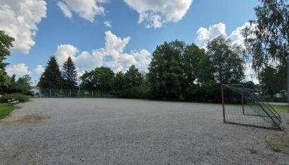 Tanhuanpuiston pelikenttä.