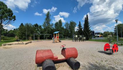 Tanhuanpuiston leikkipaikka.