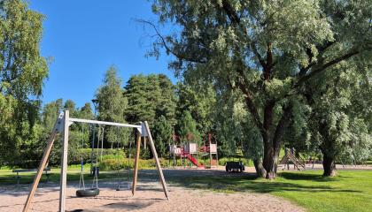 Tapiolanpuiston leikkipaikka.
