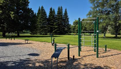 Tapiolanpuiston ulkokuntopaikka.