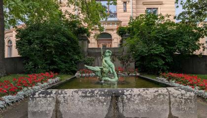 Suihkulähde Finlaysonin palatsin edustalla.