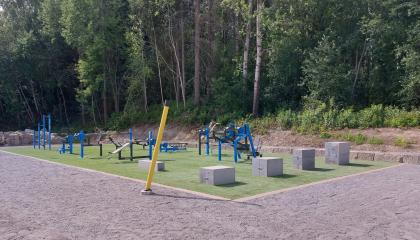 Outdoor fitness equipment at Hervannanrinne during summer.