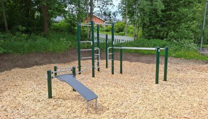 Muulanpuisto outdoor gym equipment.