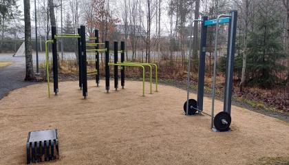 Niittäjänpuisto outdoor gym equipment.