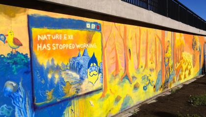 Muraali Rongan alikulussa. Kuvassa ympäristöaiheinen taideteos.