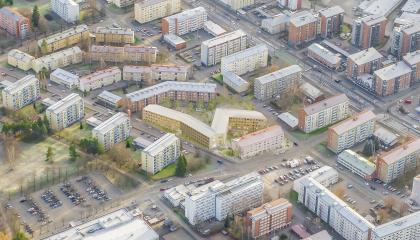 Kaavaluonnoksen mukaisesti Vanhan Domuksen tontilla nykyinen säilytettävä a-rakennus sekä uusi siksak-mallinen rakennusmassa hahmoteltuna Kalevan kaupunginosan nykyisten rakennusten joukkoon.