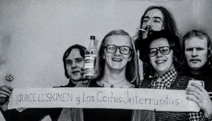 Valokuva Juice Leskinen &amp; Los Coitus Interruptus -yhtyeestä.