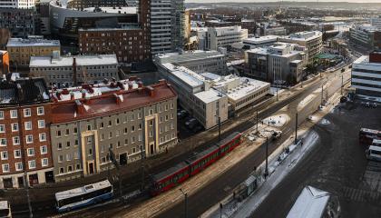 Ilmakuvassa näkyy Hatanpään valtatie, jote pitkin ratikka tulisi suunnitelman mukaan kulkemaan kohti Pirkkalaa.
