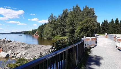 Vihiojanlahden jalankulun ja pyöräilyn silta.