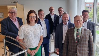 Kaupunkien johtajat allekirjoittivat luontositoumuksen Tampere-talossa. 