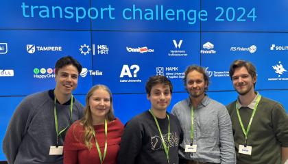 72 tunnin liikennehaastekisan voittajajoukkue.