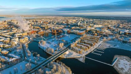 Näkymä ilmasta Ratinan suvantoon ja Tampereen keskustaan.
