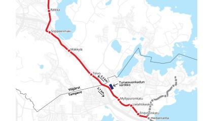 Kartalla raitiotielinja, pysäkkejä, varikon paikka ja kuntaraja.
