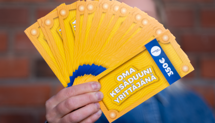 Person holdin summer entrepreneurshit vouchers in hand