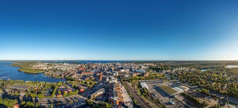 Ilmakuva etelästä kohti järjestelyratapihan aluetta ja Nokia Arenaa