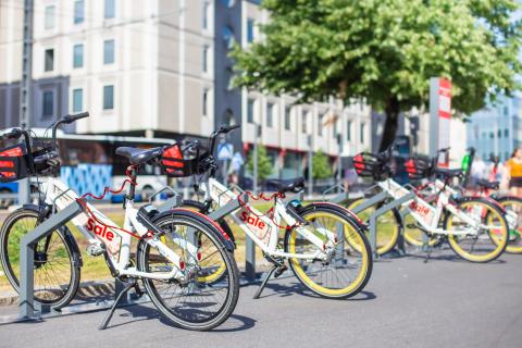 Kaupunkipyörät parkissa