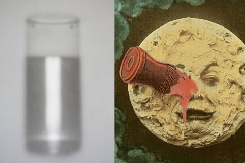 Kaksiosaisessa kuvassa on sumea vesilasi ja piiretty kuu, jonka silmään on lentänyt colapullo.