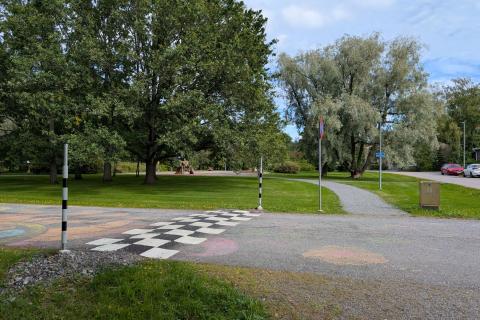 Vesanpuisto, edessä Kannistonkatu.