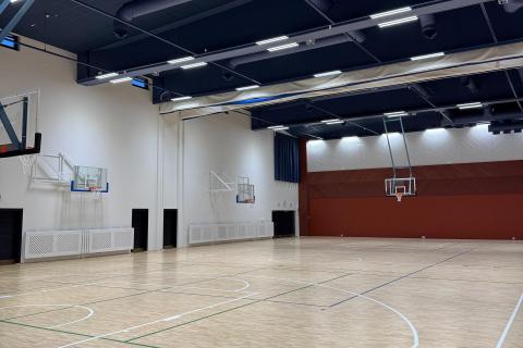 Liikuntsali sisältä 