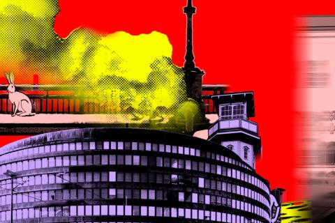 Animoitu kuva rakennuksesta punaisella taustalla, jossa näkyy myös korkea torni. 