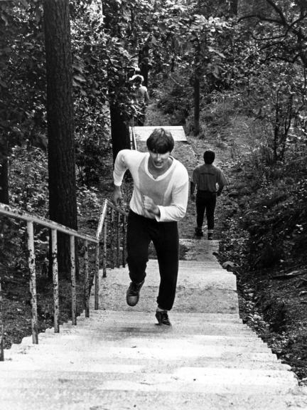Ville Sirén running the Pyynikki stairs.